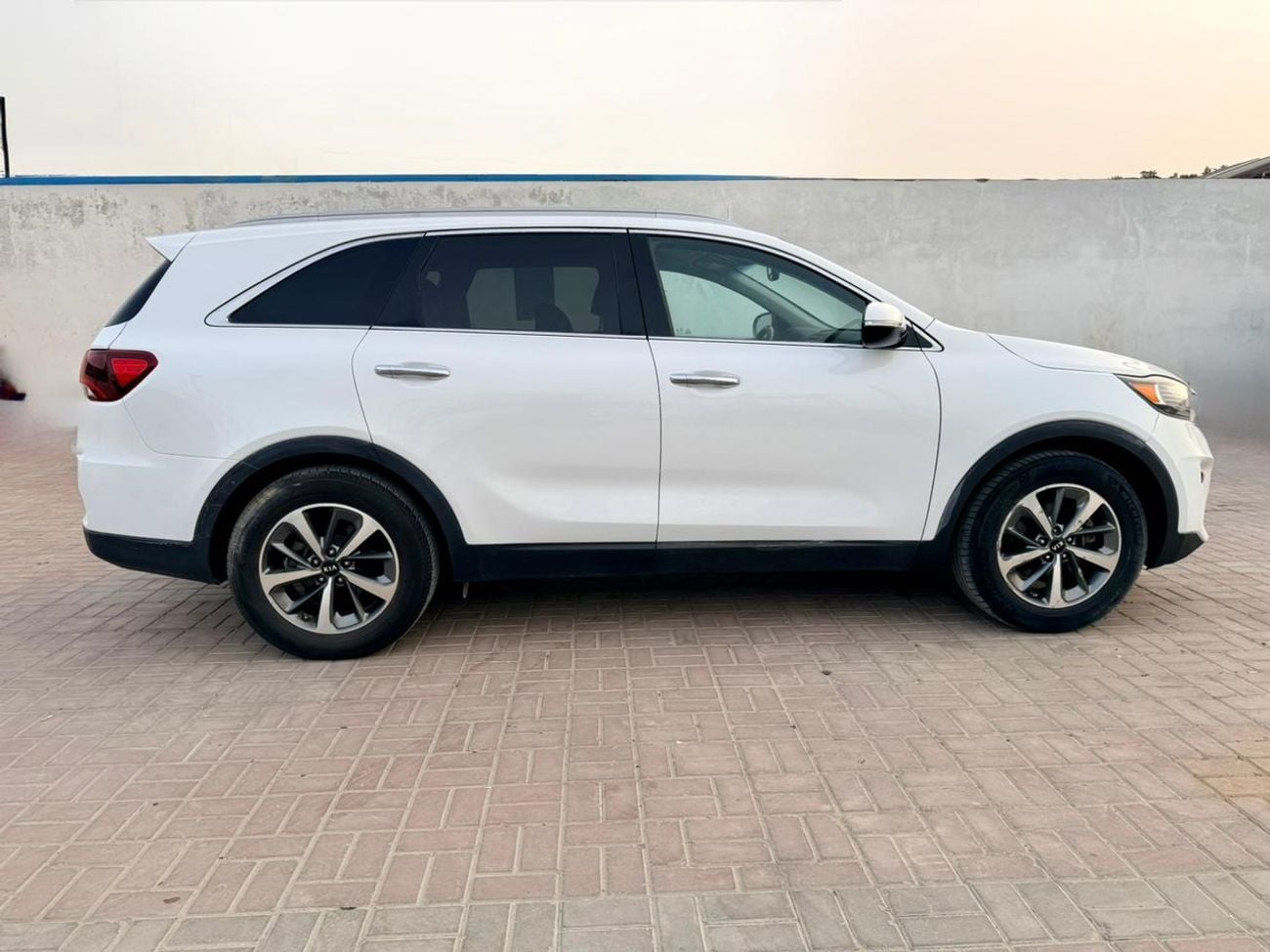 Kia Sorento 2019 KIA SORENTO 3.3L EX White READY 7 LEADER SEATS  5XYPH4A51KG460922
