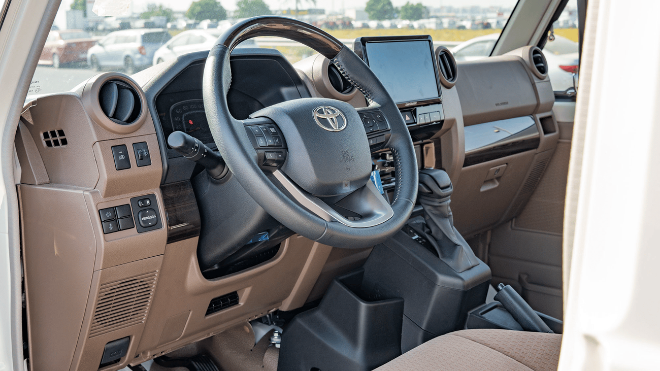 Toyota Land Cruiser Pick Up ECT0109 - Toyota LC79 SCab - 2.8L Dsl At V4 Mid White  2025