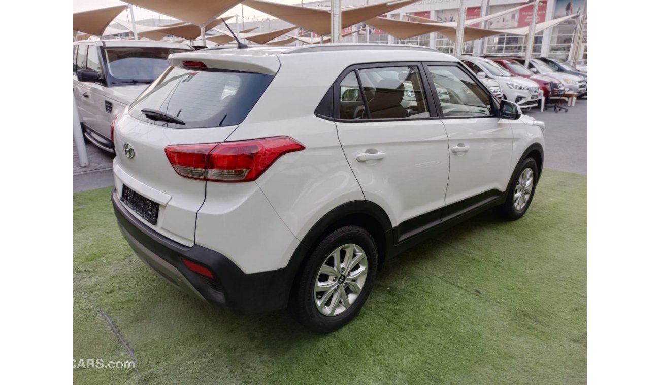 Hyundai Creta Gulf model 2020, agency dye CC1600, cruise control, sensor wheels, in excellent condition, you do no