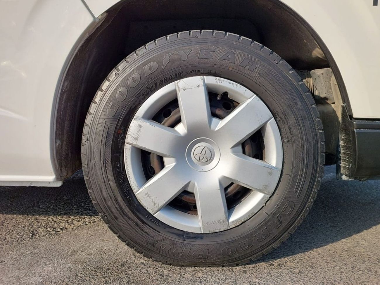 تويوتا هاياس TOYOTA HIACE WAGON VAN 2011 RHD 2.7 L PETROL AUTOMATIC (PM23267)