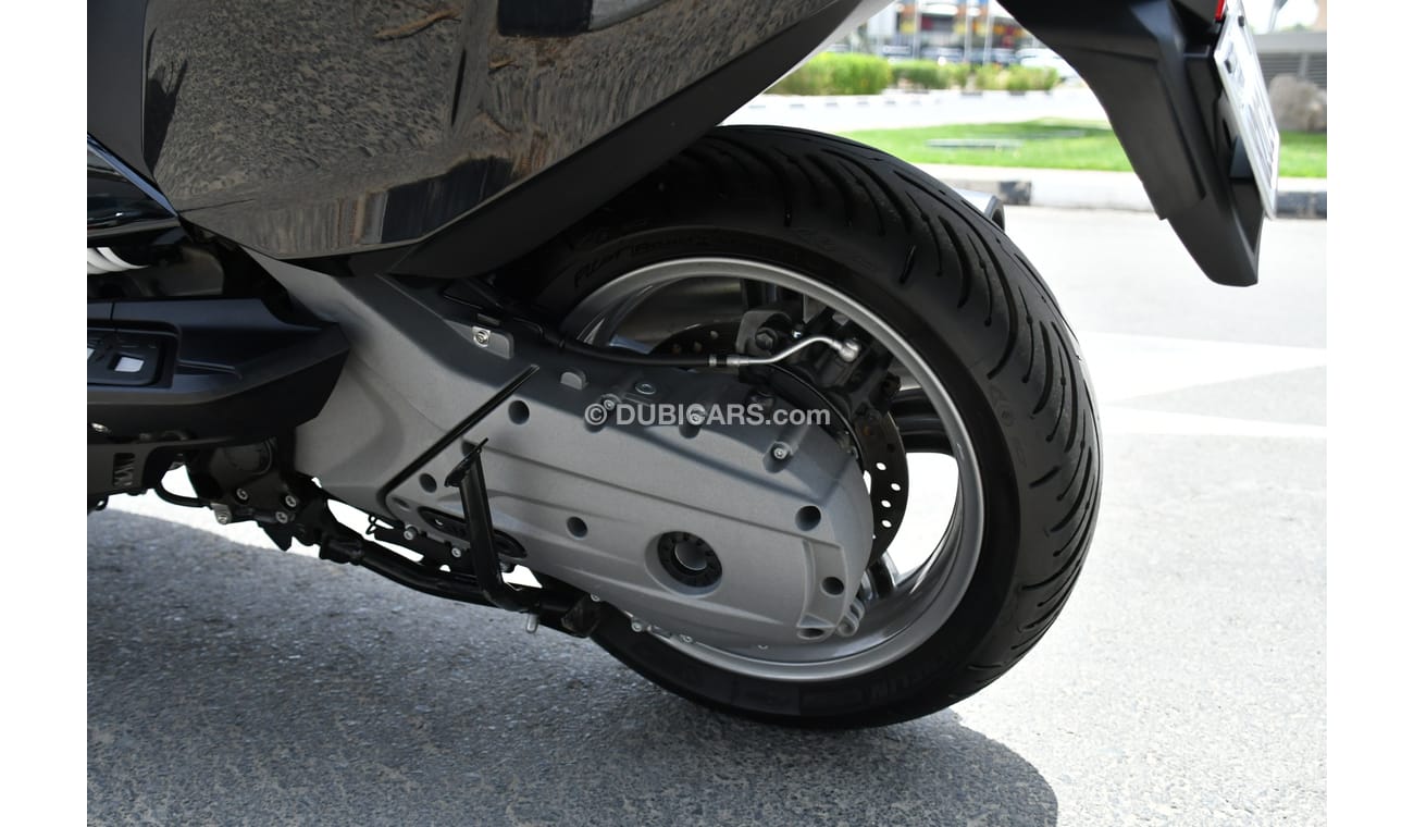 BMW 650i C650 GTSPORTS- 2018 - GCC SPECS - SCOOTER -