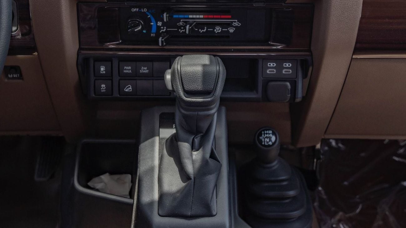 تويوتا لاند كروزر بيك آب 2025 Toyota Land Cruiser LC 79 4.0L AT Petrol (Gray)