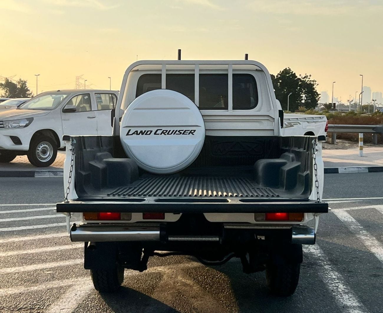 تويوتا لاند كروزر بيك آب 2018 Toyota Land Cruiser Pick up - Single Cabin - 4.0L V6 - AWD 4x4 - Patrol Manual - Fully Maintain