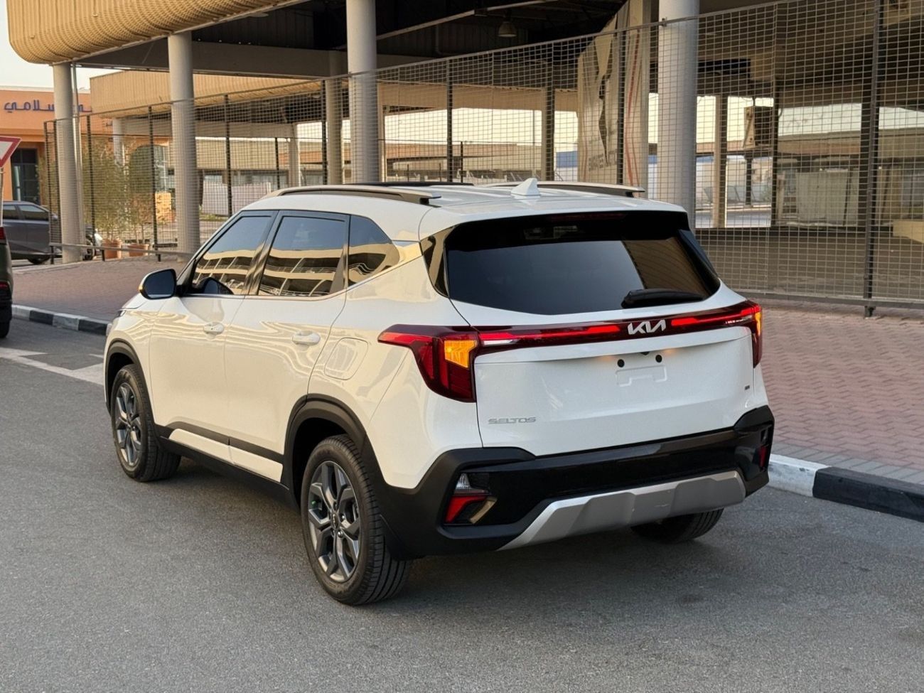 كيا سيلتوس 2024 LX 1.6L (138HP) SUNROOF FULL OPTION CANADA SPEC