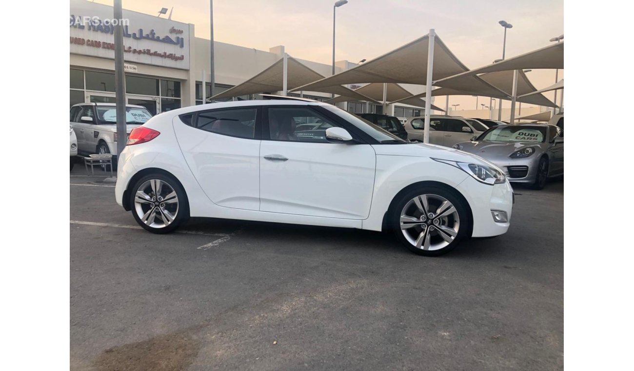 Hyundai Veloster Hyndai voulester model 2016 GCC car prefect condition full option panoramic roof leather seats back 