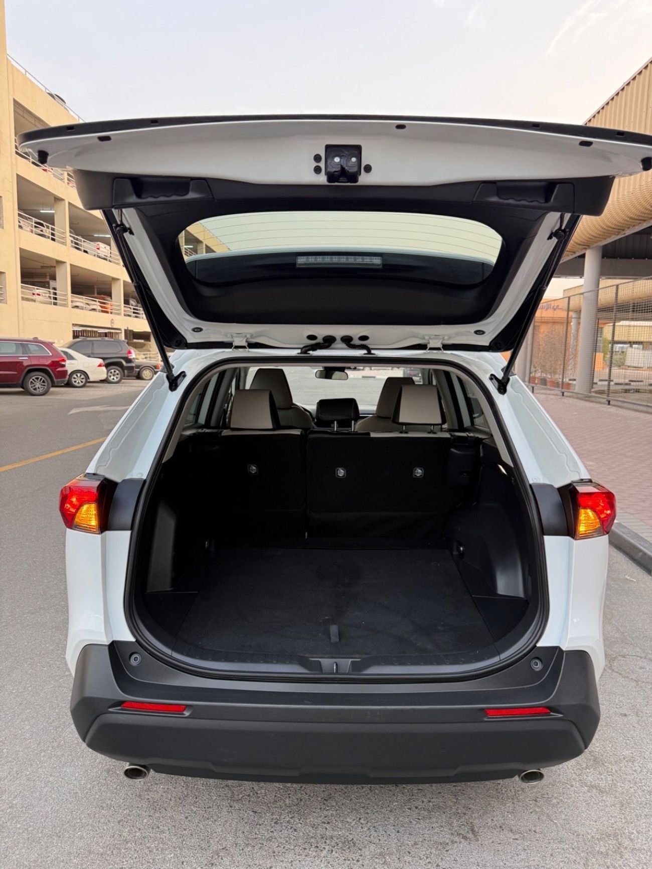 تويوتا راف ٤ 2024 XLE 4WD LEATHER SEATS 2.5 CANADA SPEC