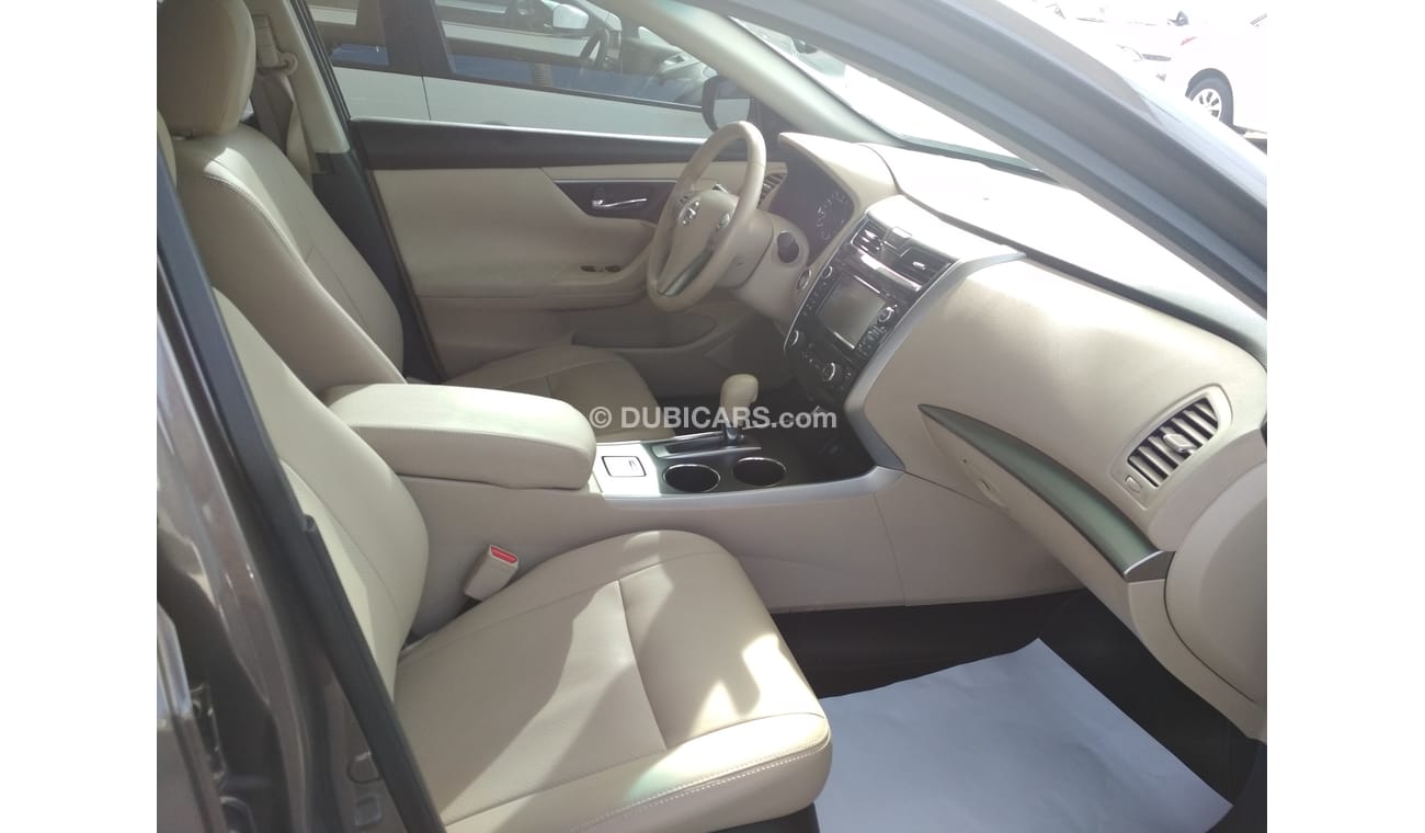 نيسان ألتيما 2016 بنى فتحة سقف جلد خليجى حالة وكالة بدون صبغ بدون حوادث ممتاذة ماشية قليل