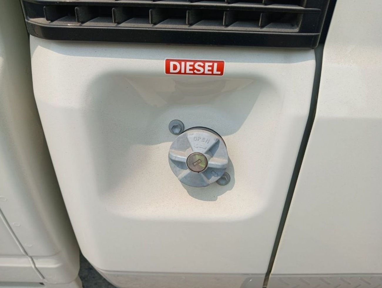 تويوتا لاند كروزر بيك آب Single Cab - 4.2L Diesel Manual - 6 Cylinders - White - ECT0001