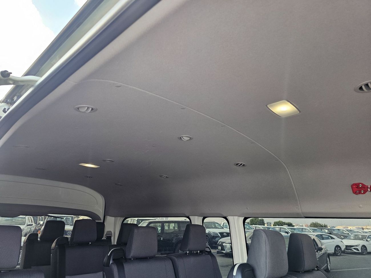 Toyota Hiace Commuter Highroof-3.5L-LHD-2WD-Side Glass-13 Seats- 4 Doors-Petrol-Automatic