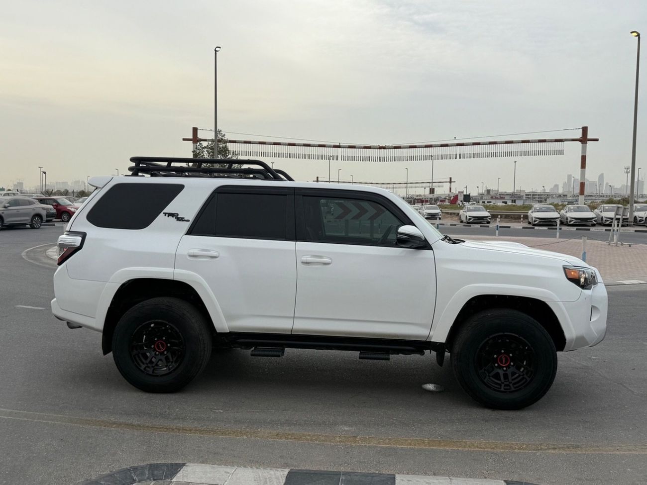 تويوتا Runner4 Trdd off road Full option sunroof Leader Seat