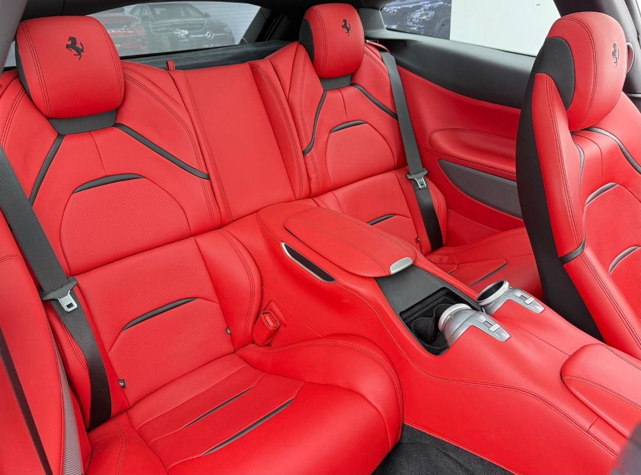 Ferrari GTC4 Lusso 2018 Ferrari GTC4Lusso V12, Warranty, Very Low Km, Excellent Condition, GCC