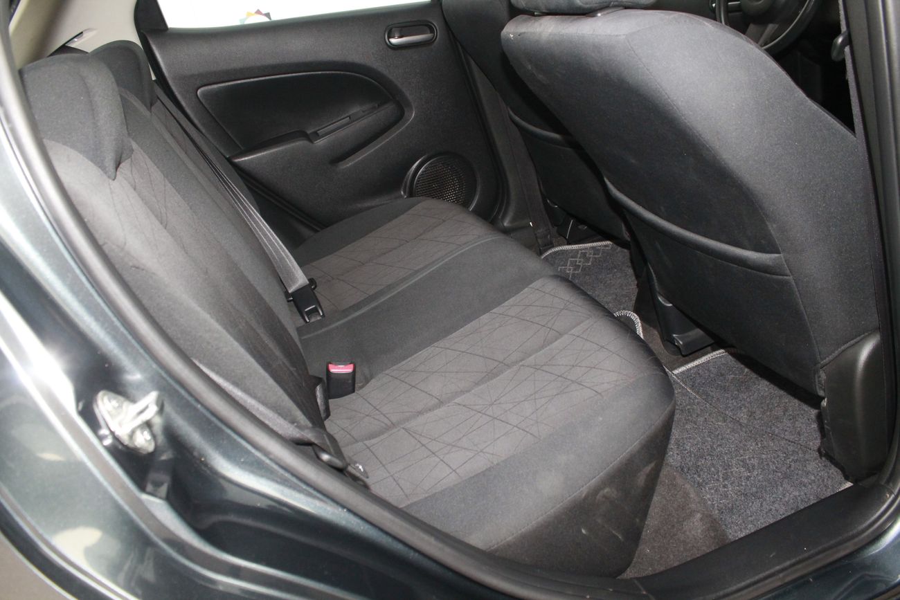 Mazda 2 1.5L 2015 MODEL WITH WARRANTY