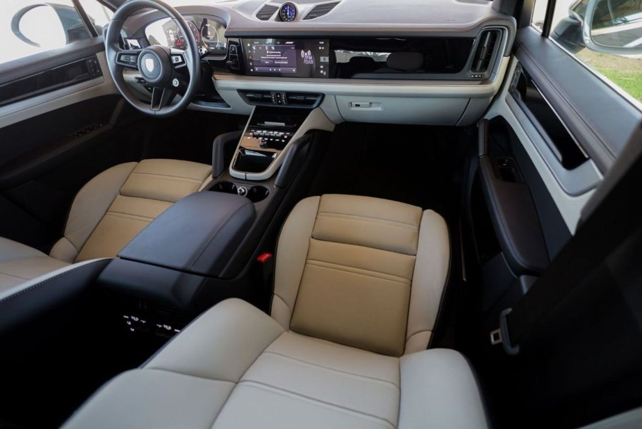 بورش كايان Porsche Cayenne 2024 GCC under Agency Warranty with Flexible Down-Payment.