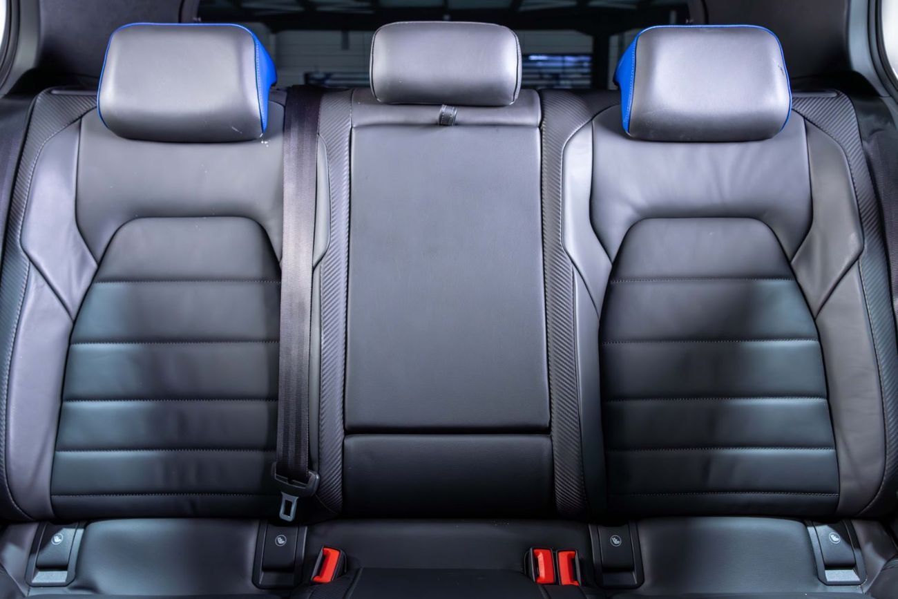 فولكس واجن جولف ار Base 2.0T