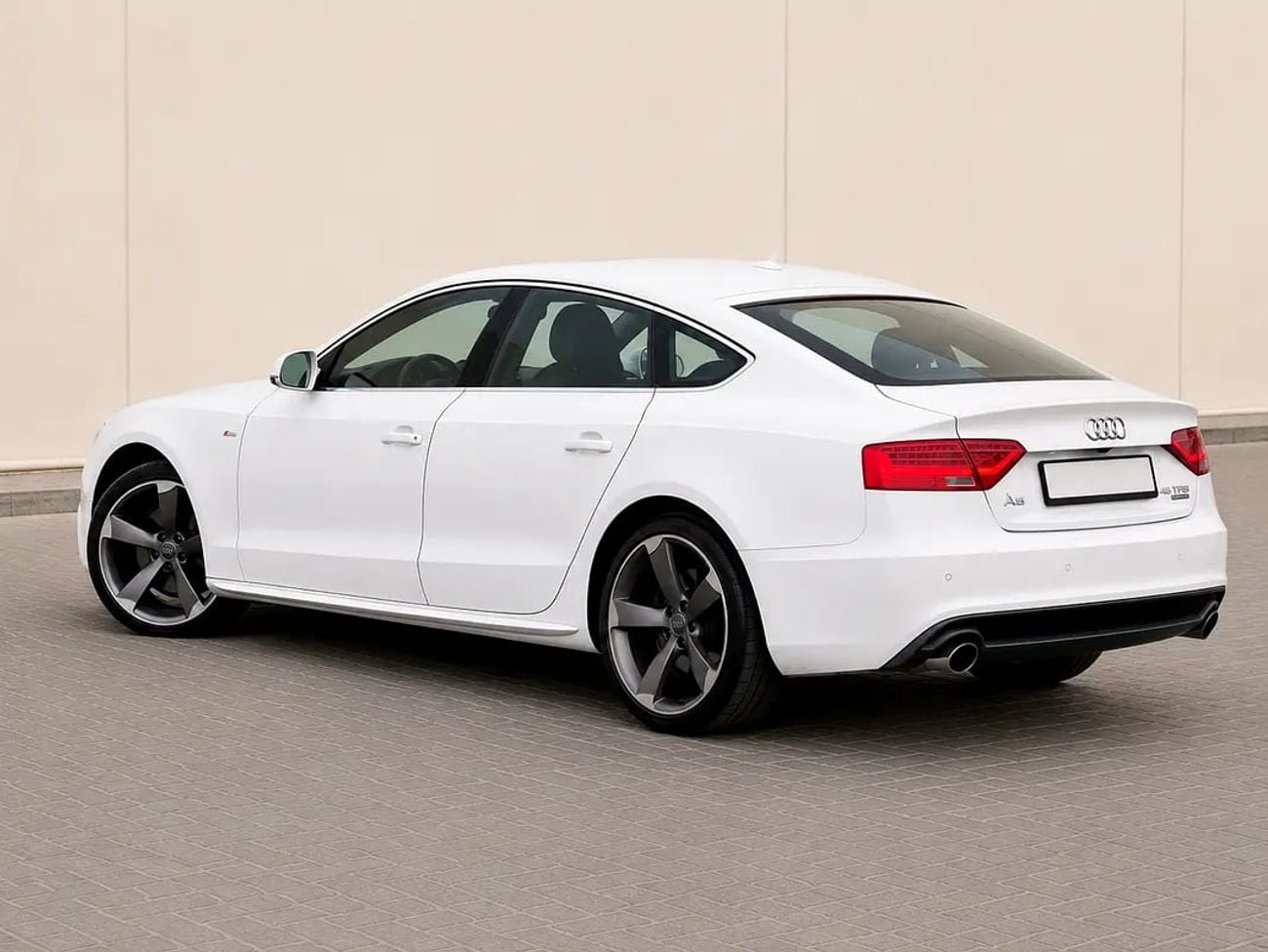 Audi A5 S-Line 2.0L TFSI GCC Specs - Excellent Condition