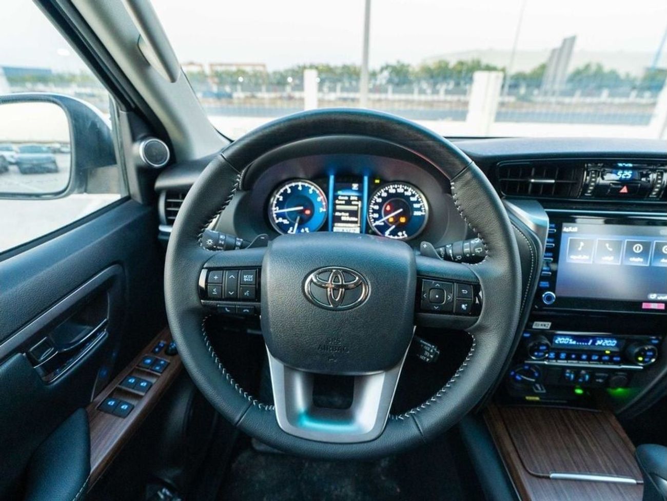 Toyota Fortuner 2024 TOYOTA FORTUNER 4.0 HI - PLATINUM WHITE PEARL inside BLACK | Export Only