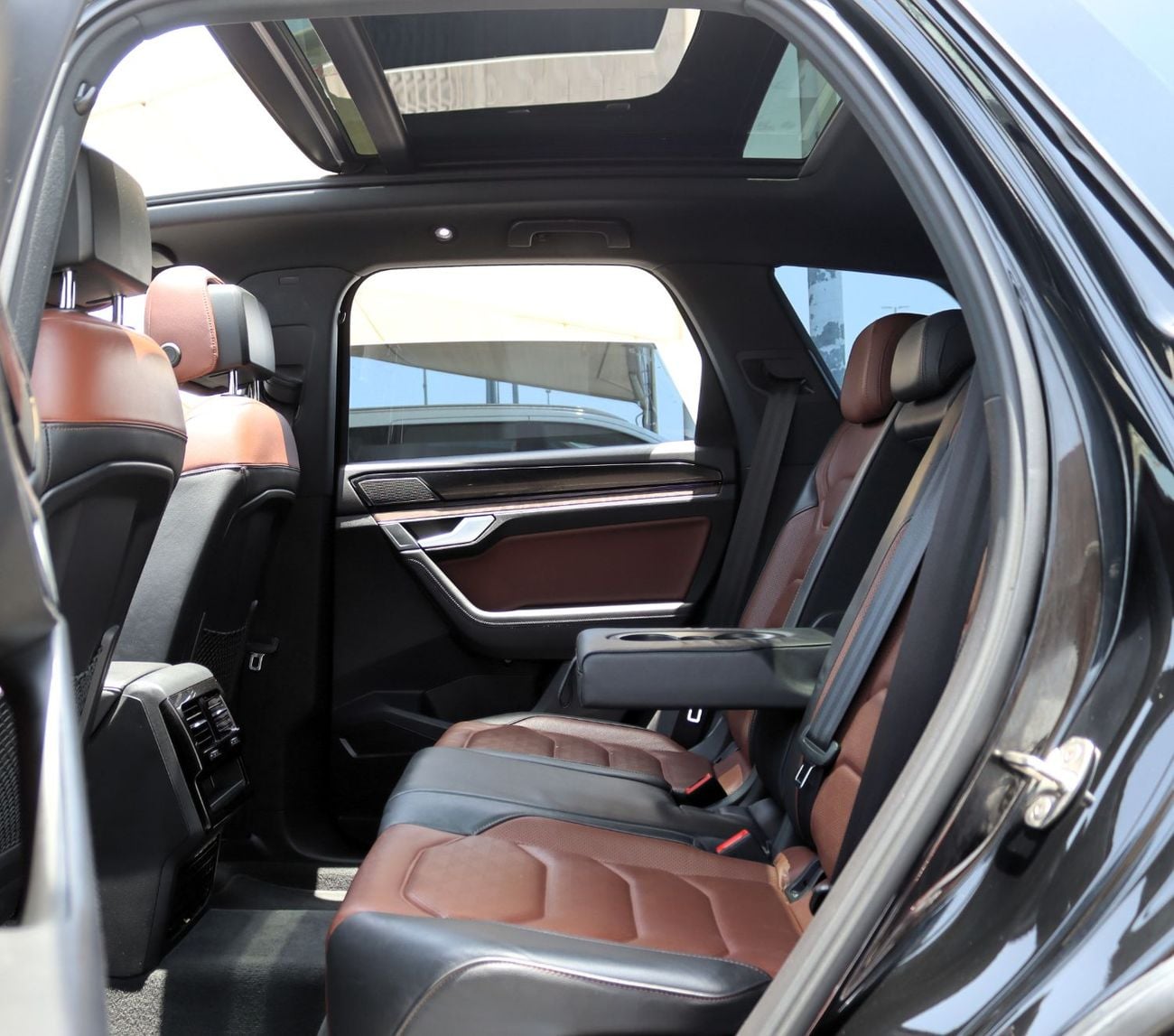 Volkswagen Touareg ATMOSPHERE HIGHLINE - FULL OPTION - FULL SERVICE HISTORY FROM DEALER - ORIGINAL PAINT - BRAND NEW CO