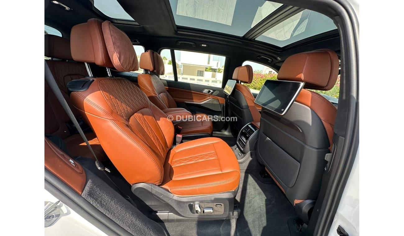 BMW X7 Bmw X7 XDrive 40i M kit Head-Up Display  Full Option Panoramic  GCC Service contract  Under warranty