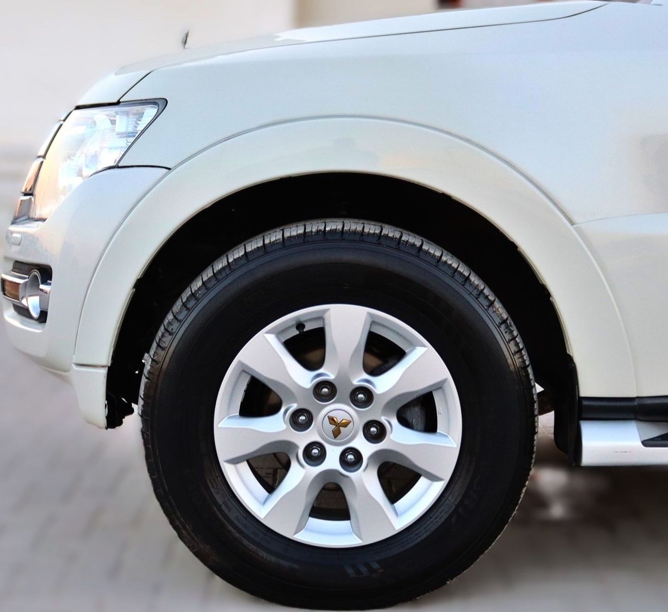 ميتسوبيشي باجيرو 2020 ميتسوبيشي باجيرو جي ال اس (V80)، 5 د إس يو في، 3.5 لتر 6 سلندر بنزين، أوتوماتيك، دفع رباعي