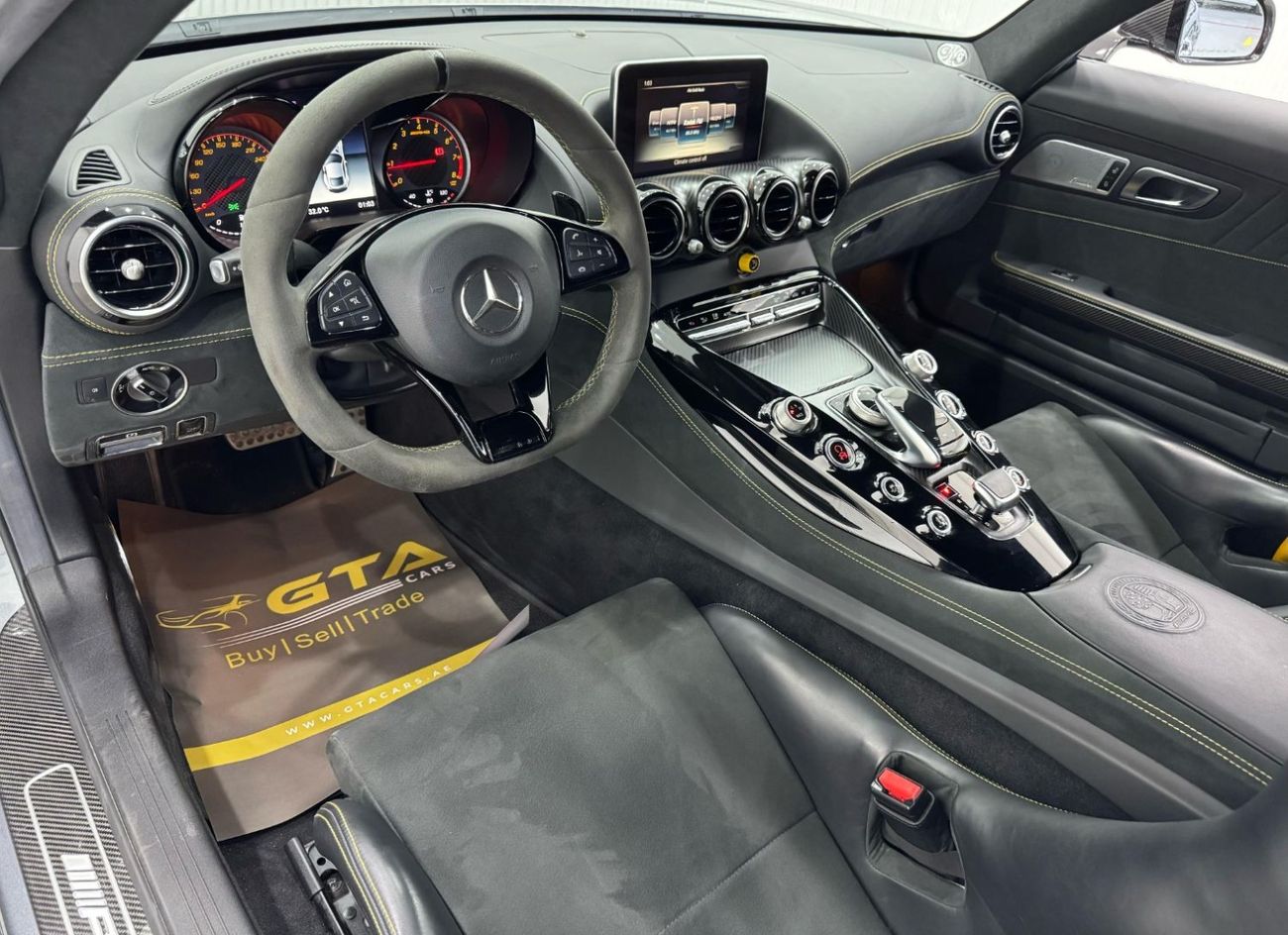 مرسيدس بنز AMG GTR 2018 Mercedes-AMG GT R, Full Carbon Fiber, 1 Year Warranty, Full Agency Service History, GCC