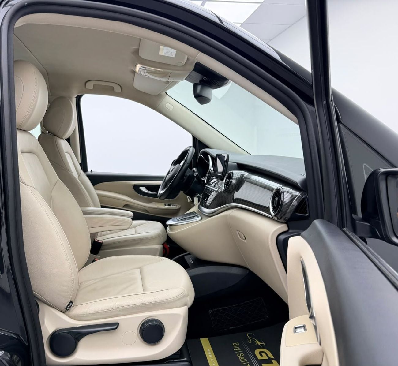 Mercedes Benz V 250 AVANTGARDE/E 2023 Mercedes Benz V250, Warranty, Service History, Fully Loaded, Excellent Condition, GCC