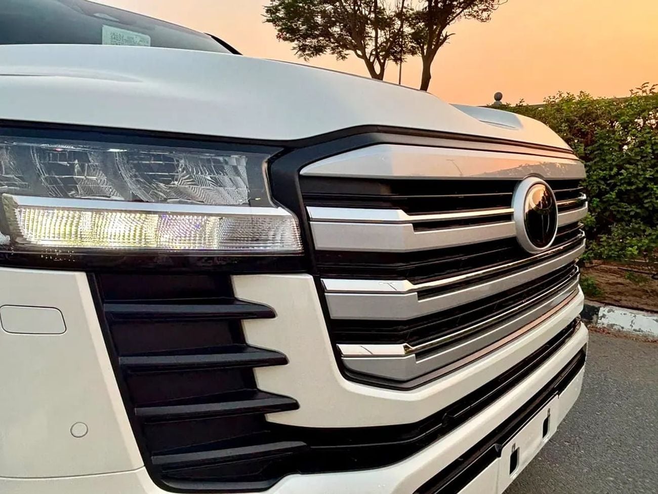 تويوتا لاند كروزر GXR 4.0L V6 - Brand GCC Specs