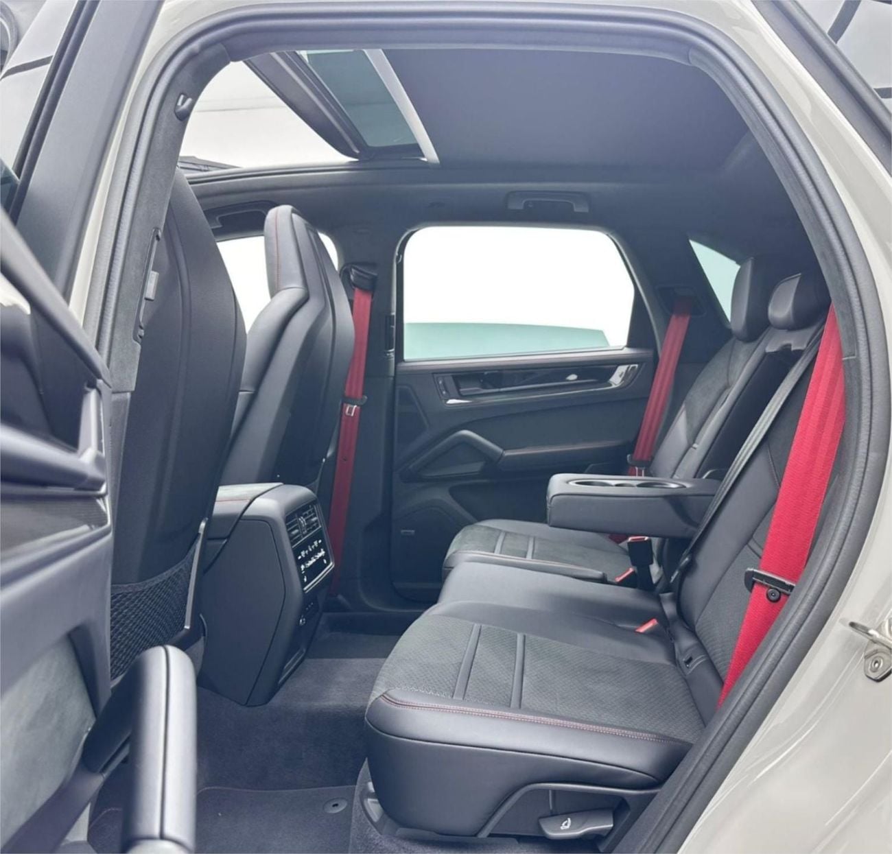 Porsche Cayenne GTS 2025 Porsche Cayenne GTS, March 2027 Porsche Warranty, Porsche Full Service History, GCC