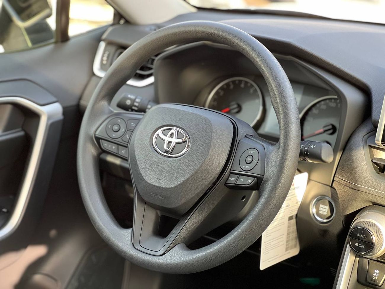 Toyota RAV4 2.5L PTR A/T // 2025 // Mid With Sunroof , Wireless Charge , DVD&Back Camera // Special Offer // By 