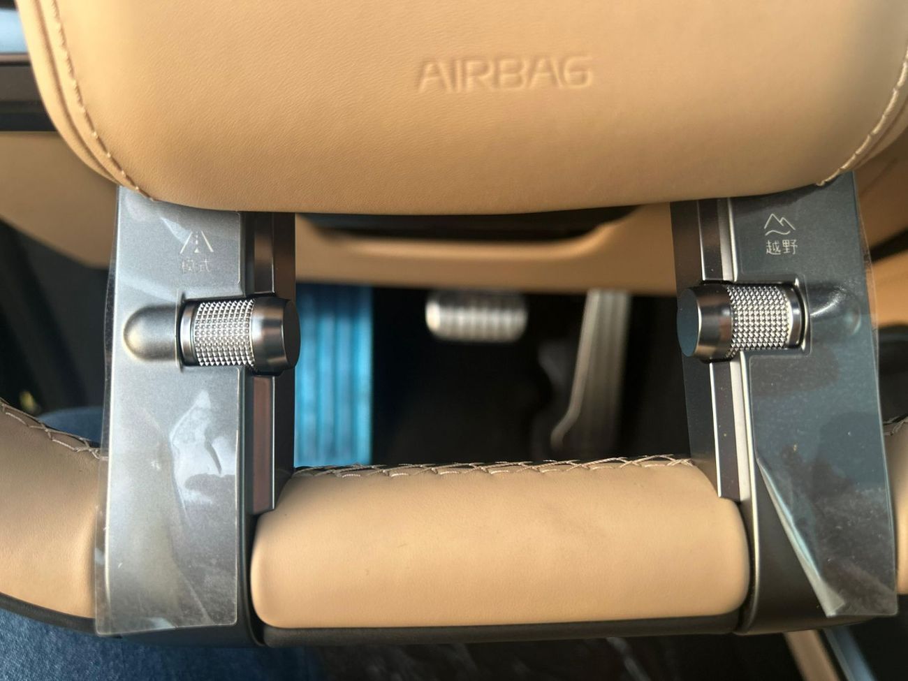 BYD Leopard 8 BYD Leopard 8 Smart and Brave Flagship Edition (7 Seats)