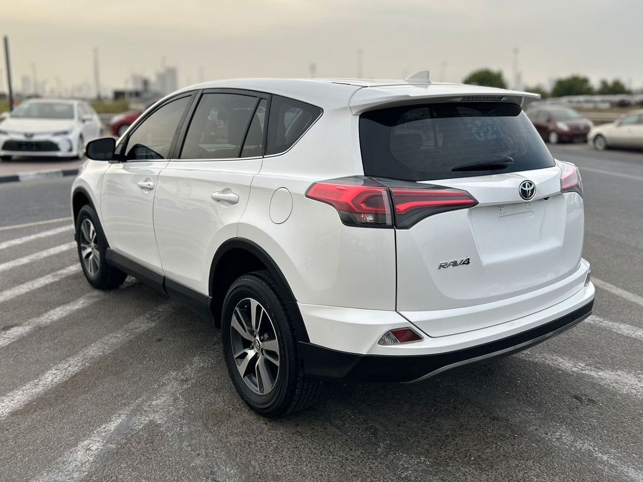 Toyota RAV4 2018 Toyota Rav4 V4 Full Option Push Start - Electrical Seats - Leather Seats - Rear View Cam -  670