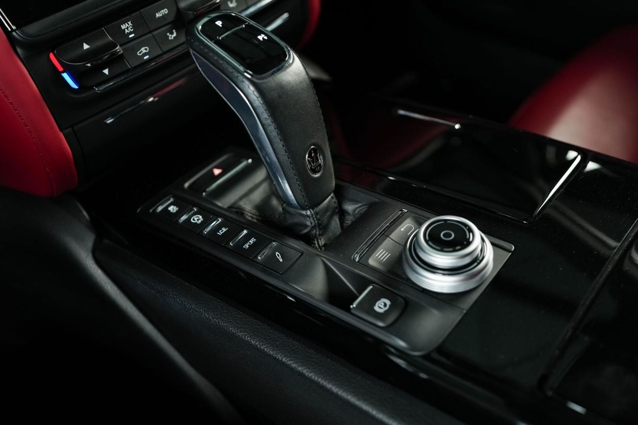 Maserati Quattroporte GRANSPORT GCC-Meticulously crafted Interior-Low Mileage-Well Maintained