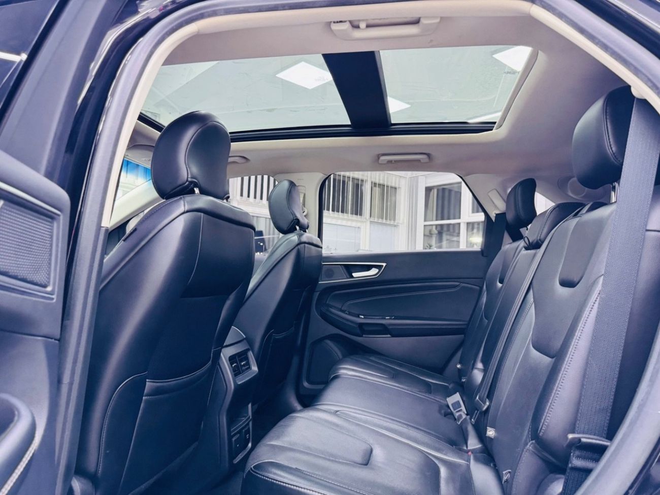 Ford Edge GCC .. FSH .. Original paint .. warranty .. Service .. AWD .. Titanium .