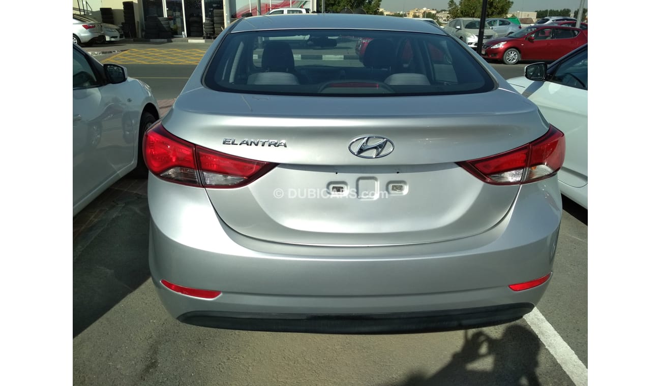 تويوتا كورولا 2015 سلفر خليجى حالة وكالة بدون صبغ بدون حوادث ممتاذة ماشية قليل