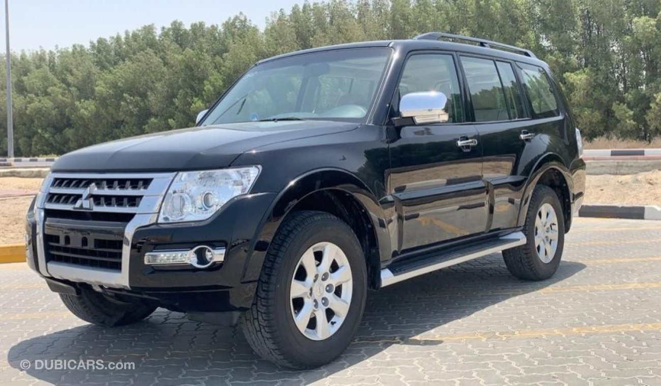 ميتسوبيشي باجيرو 2017 V6 With sunroof 3.5 GCC Ref#303