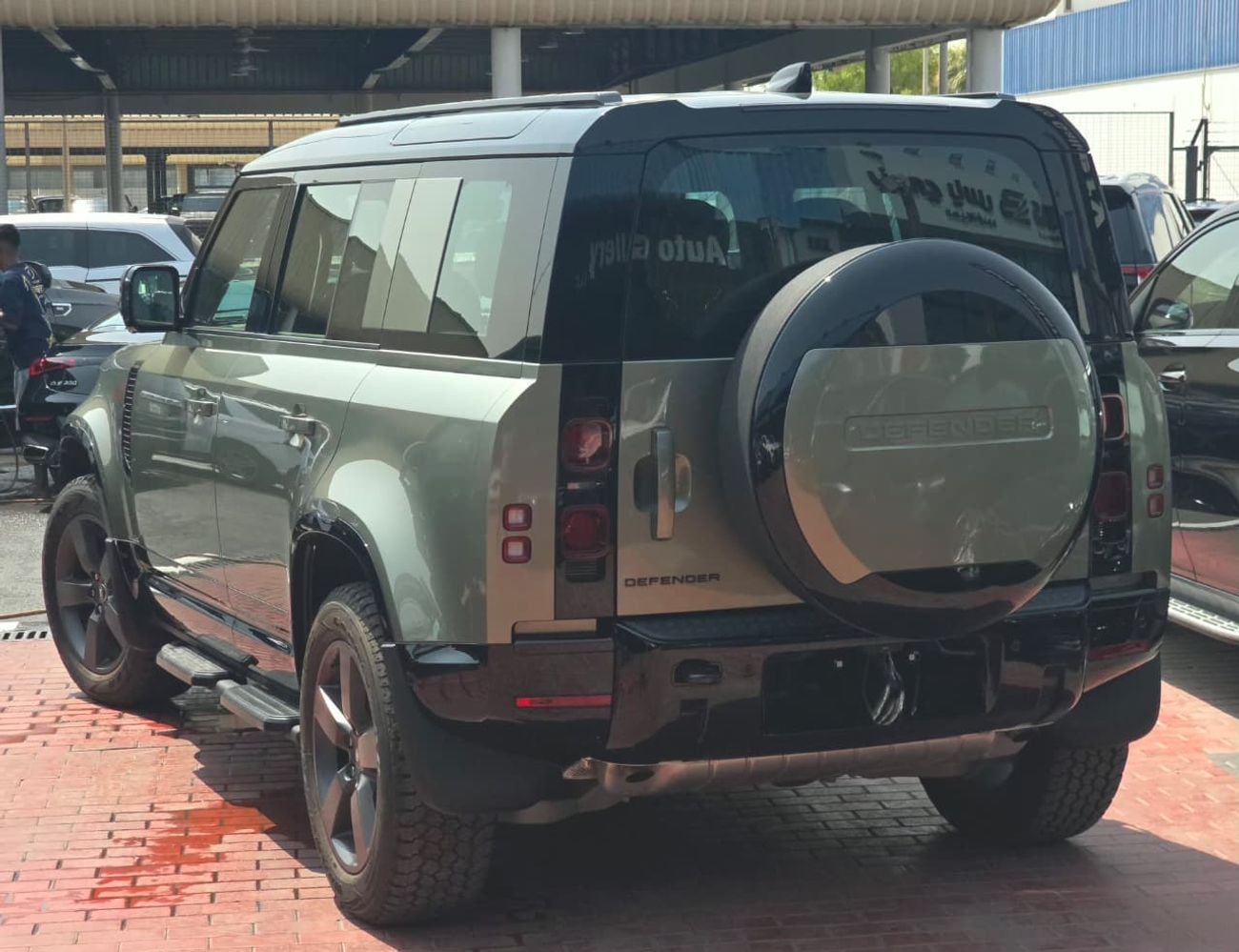 Land Rover Defender P400 90 X-Dynamic HSE 3.0L (5 Seater) X Dynamic HSE Under Warranty 2025 5 Seater