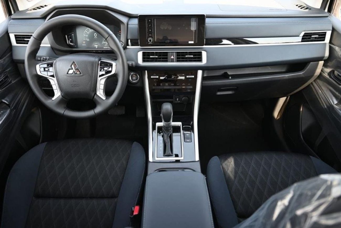 Mitsubishi Xpander 2025 MITSUBISHI XPANDER CROSS 1.5L PETROL  4X2 AT