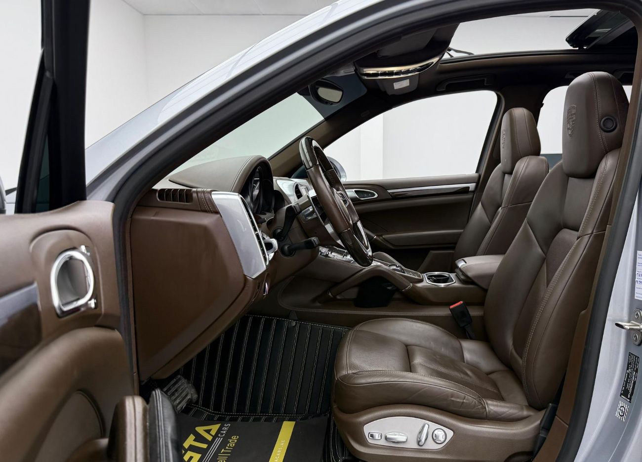 Porsche Cayenne 2017 Porsche Cayenne Platinum Edition, Full Service History, Excellent Condition, GCC