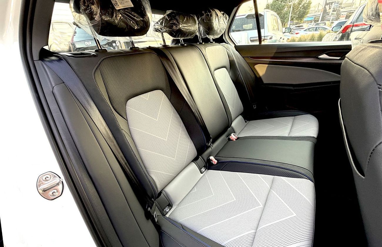 فولكس واجن جولف Golf R-Line 300TSI 2025