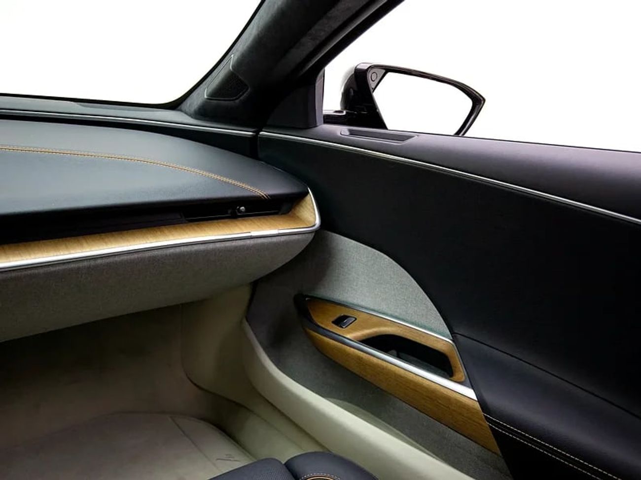 لوسيد اير Pure