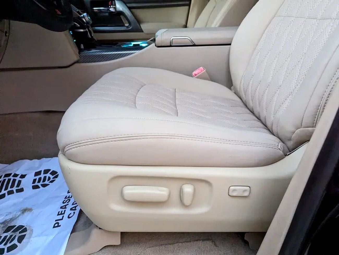 Toyota Land Cruiser GXR FACELIFTED WITH INTERIOR AND EXTERIOR V6 4.0L IN PERFECT CONDITION