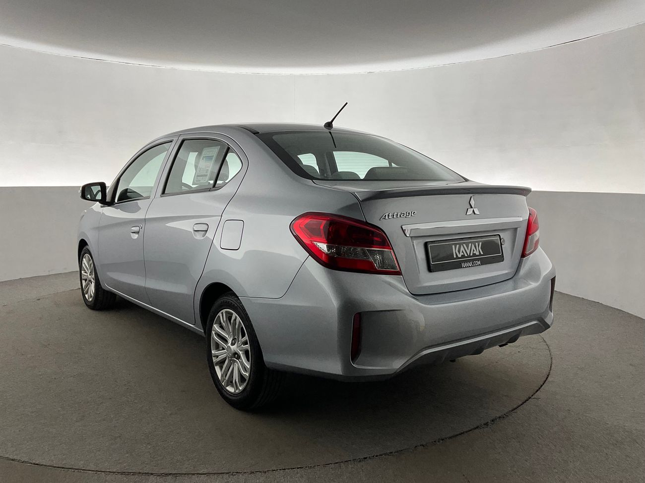 ميتسوبيشي اتراج GLX Full | شامل الضمان | 0 ﺪﻔﻋﺓ ﺃﻮﻟﻯ