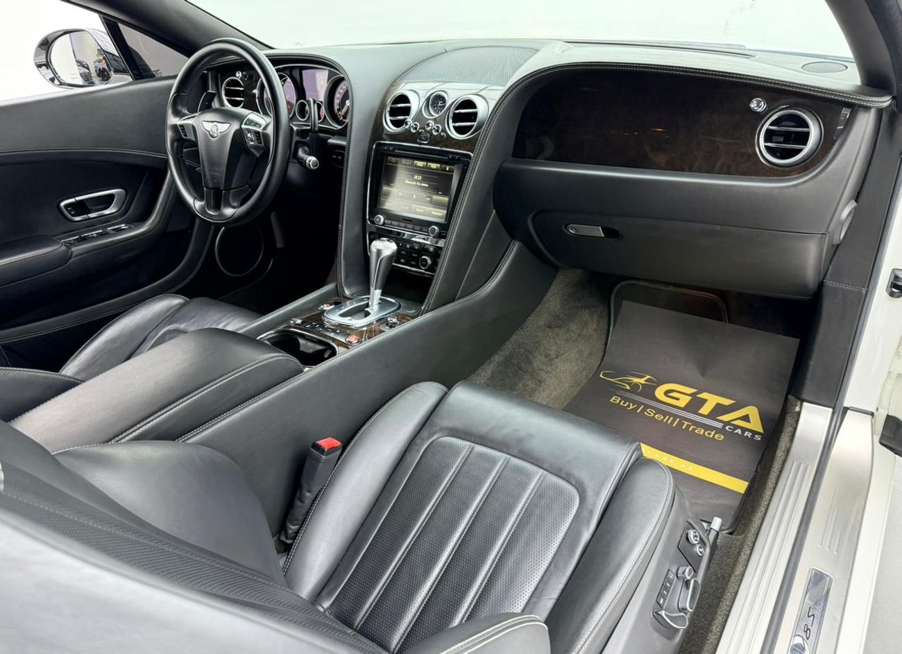 Bentley Continental GT  2015 Bentley Continental GT, Just Been Serviced, Fully Loaded, Excellent Condition, GCC