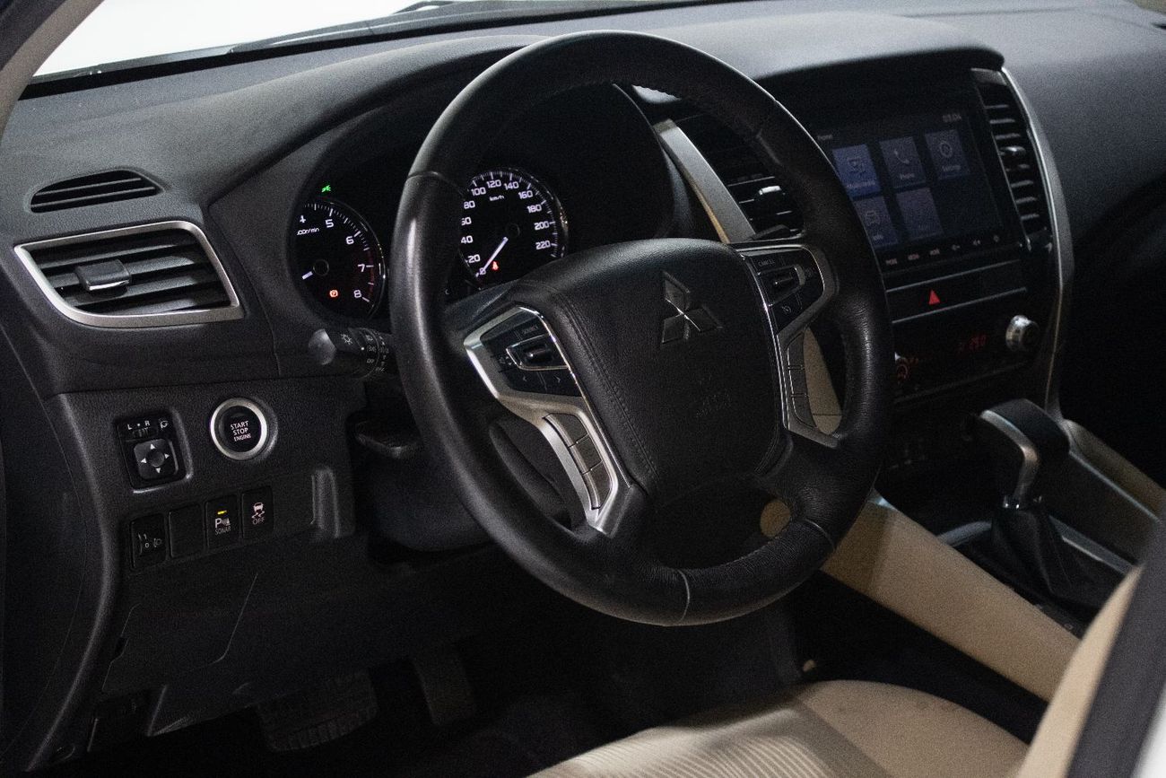 ميتسوبيشي مونتيرو سبورت Montero Sport 3.0 2WD GLX Med Line