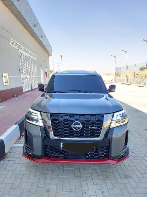 Infiniti QX80 5.6L طبعة أسود كراسي (7 مقاعد)