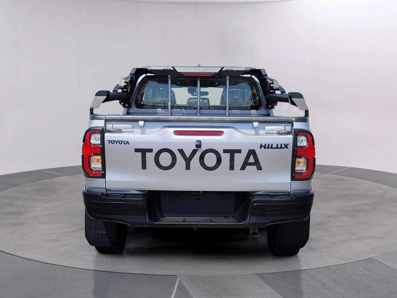 تويوتا هيلوكس 4x4 Diesel 2.8L Right hand Drive (Export Only)