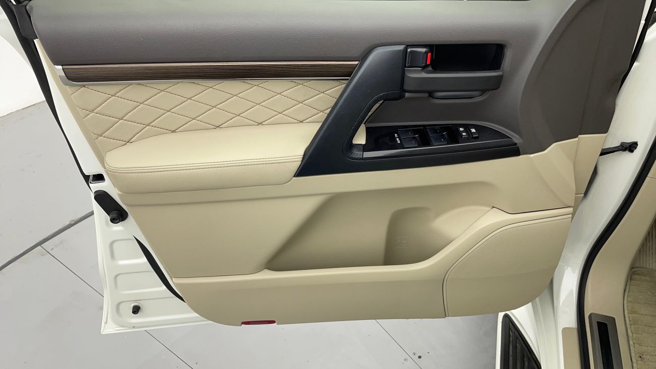 Toyota Land Cruiser GXR GT 4.6 | Zero Down Payment | Free Home Test Drive