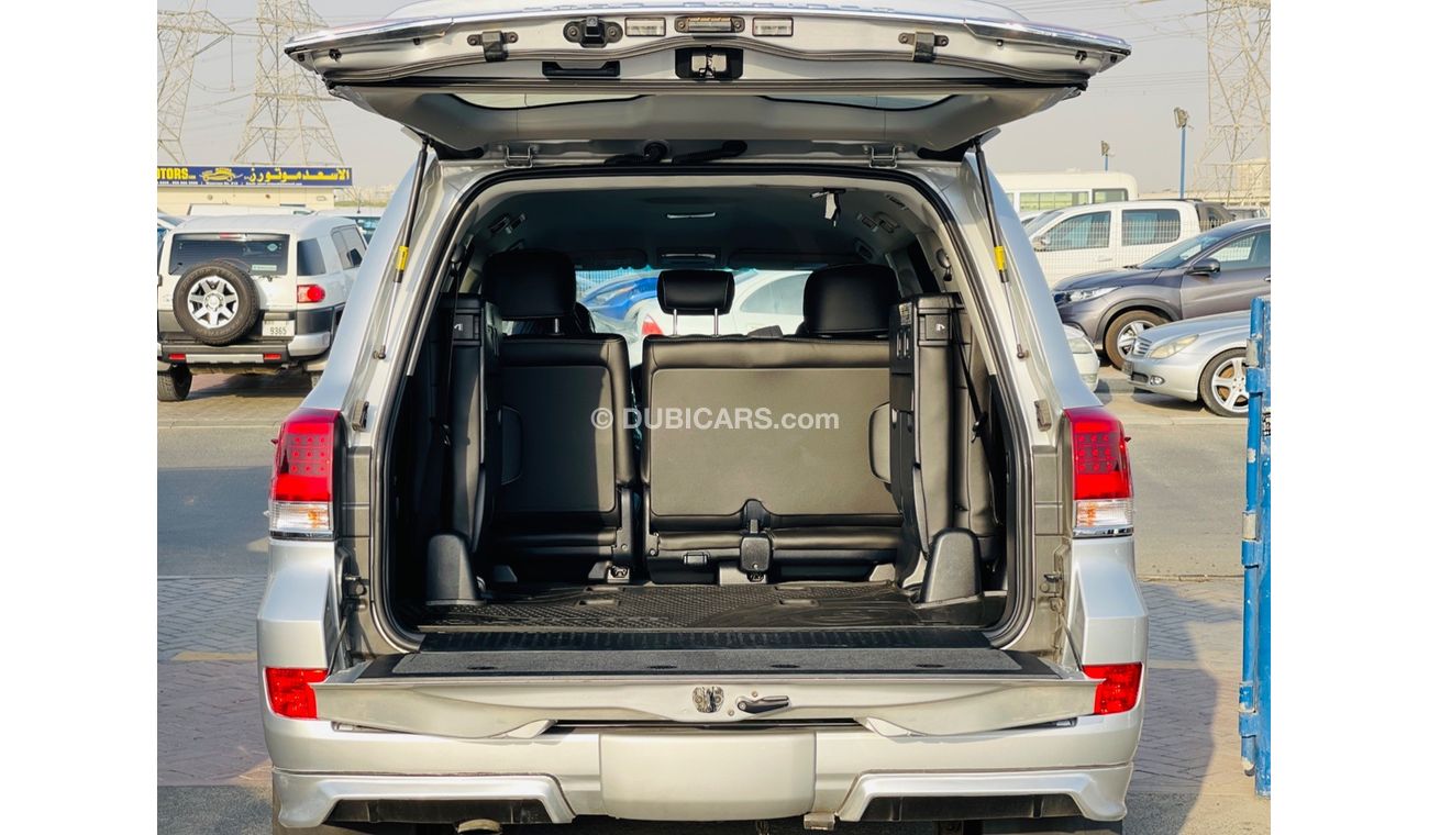 Toyota Land Cruiser Toyota Landcruiser 2016 model for sale from Humera automobile motors in Dubai . silver 2016 model .