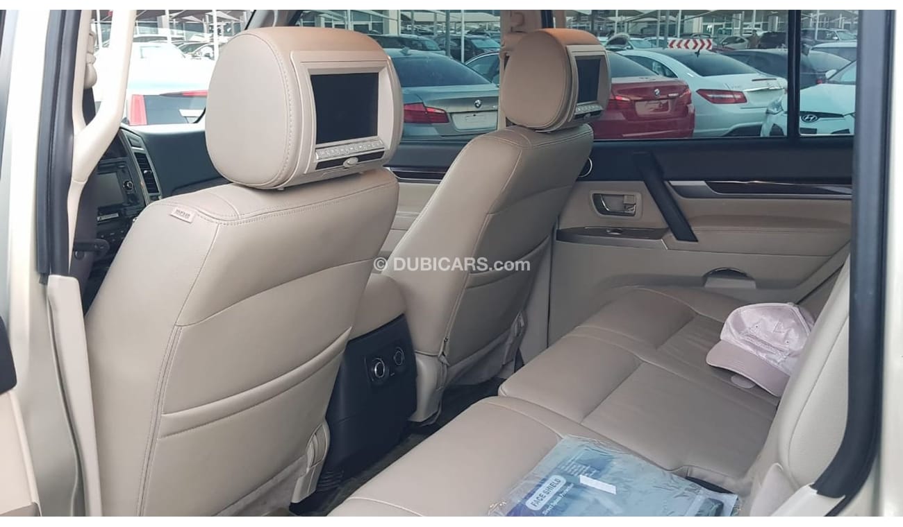 ميتسوبيشي باجيرو موديل 2017 خليجي حاله ممتازه من الداخل والخارج فل مواصفات كراسي جلد ومثبت سرعه وتحكم كهربي كامل ونظا