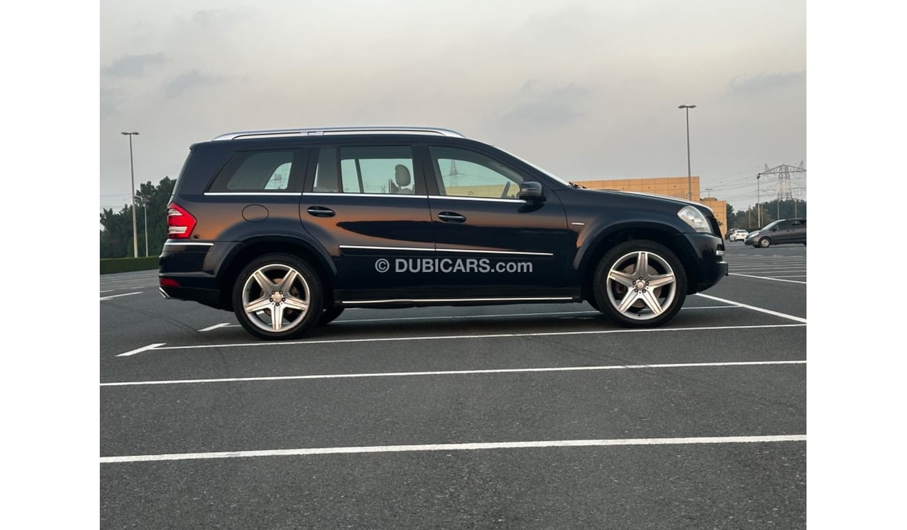 مرسيدس بنز GL 500 موديل 2012 خليجي فل مواصفات بانوراما ومثبت سرعه وتحكم كهربي كامل وبانوراما وكراسي جلد