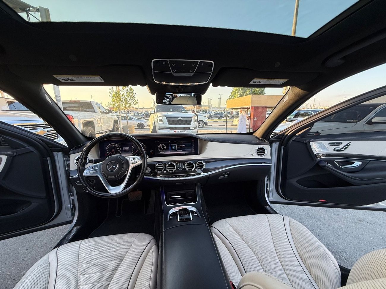 مرسيدس بنز S 560 Std 4.0L (463 HP)